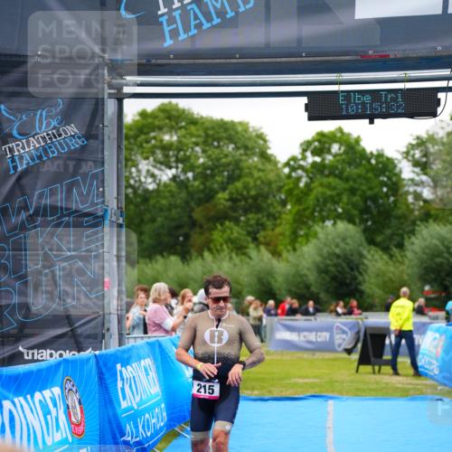 30.08.2026 - Elbe Triathlon Hamburg LAZAROV Photography http://msf.ph/oto/10030374 30.08.2026 10:15:34 Ziel 215 meine-sportfotos.de