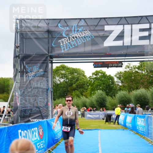 30.08.2026 - Elbe Triathlon Hamburg LAZAROV Photography http://msf.ph/oto/10030375 30.08.2026 10:15:34 Ziel 215 meine-sportfotos.de