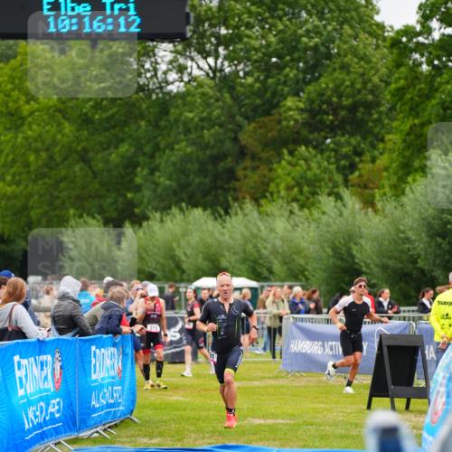 30.08.2026 - Elbe Triathlon Hamburg LAZAROV Photography http://msf.ph/oto/10030379 30.08.2026 10:16:13 Ziel 191 meine-sportfotos.de