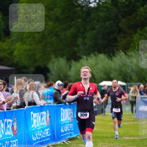 30.08.2026 - Elbe Triathlon Hamburg LAZAROV Photography http://msf.ph/oto/10030386 30.08.2026 10:17:05 Ziel 230, 309 meine-sportfotos.de