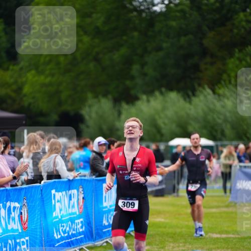 30.08.2026 - Elbe Triathlon Hamburg LAZAROV Photography http://msf.ph/oto/10030387 30.08.2026 10:17:05 Ziel 230, 309 meine-sportfotos.de