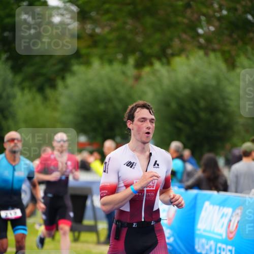 30.08.2026 - Elbe Triathlon Hamburg LAZAROV Photography http://msf.ph/oto/10030393 30.08.2026 10:17:25 Ziel 212, 308, 312 meine-sportfotos.de