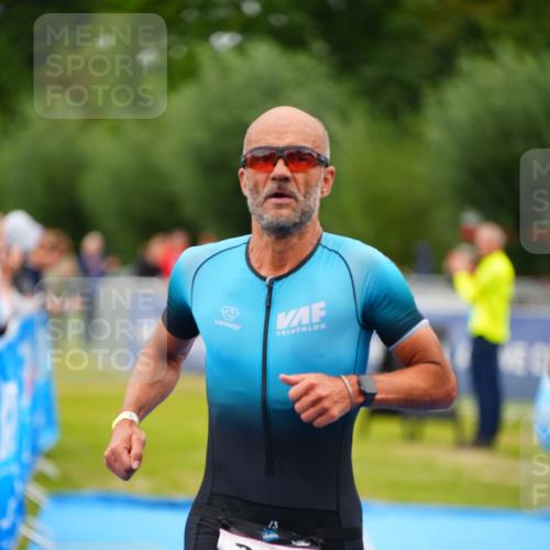 30.08.2026 - Elbe Triathlon Hamburg LAZAROV Photography http://msf.ph/oto/10030397 30.08.2026 10:17:28 Ziel 212, 308, 312 meine-sportfotos.de