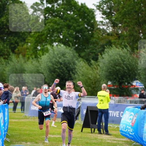 30.08.2026 - Elbe Triathlon Hamburg LAZAROV Photography http://msf.ph/oto/10030403 30.08.2026 10:17:37 Ziel 210, 272 meine-sportfotos.de