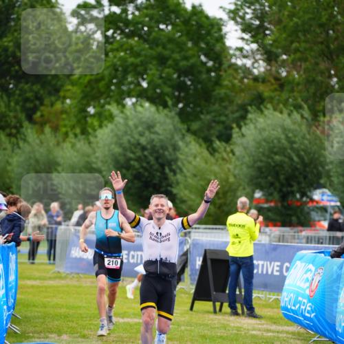 30.08.2026 - Elbe Triathlon Hamburg LAZAROV Photography http://msf.ph/oto/10030404 30.08.2026 10:17:38 Ziel 210, 272 meine-sportfotos.de