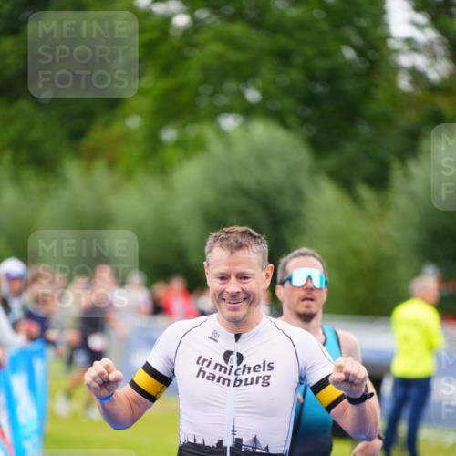 30.08.2026 - Elbe Triathlon Hamburg LAZAROV Photography http://msf.ph/oto/10030412 30.08.2026 10:17:41 Ziel 210, 272 meine-sportfotos.de