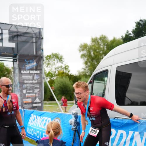 30.08.2026 - Elbe Triathlon Hamburg LAZAROV Photography http://msf.ph/oto/10030423 30.08.2026 10:17:48 Ziel  meine-sportfotos.de