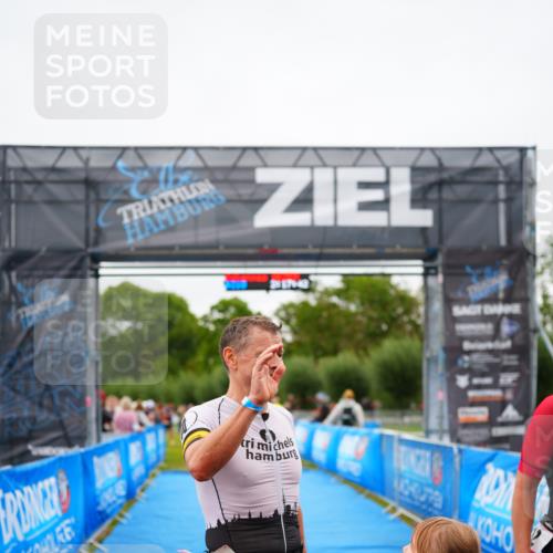 30.08.2026 - Elbe Triathlon Hamburg LAZAROV Photography http://msf.ph/oto/10030427 30.08.2026 10:17:51 Ziel  meine-sportfotos.de