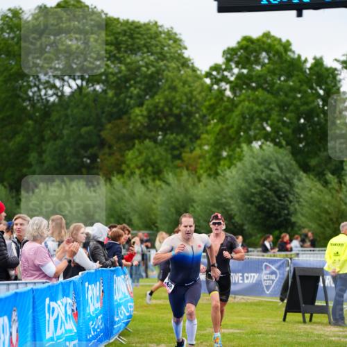 30.08.2026 - Elbe Triathlon Hamburg LAZAROV Photography http://msf.ph/oto/10030431 30.08.2026 10:18:04 Ziel 268, 411 meine-sportfotos.de