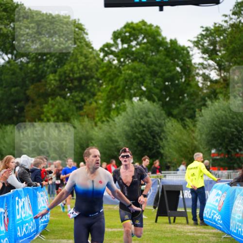 30.08.2026 - Elbe Triathlon Hamburg LAZAROV Photography http://msf.ph/oto/10030433 30.08.2026 10:18:05 Ziel 268, 411 meine-sportfotos.de