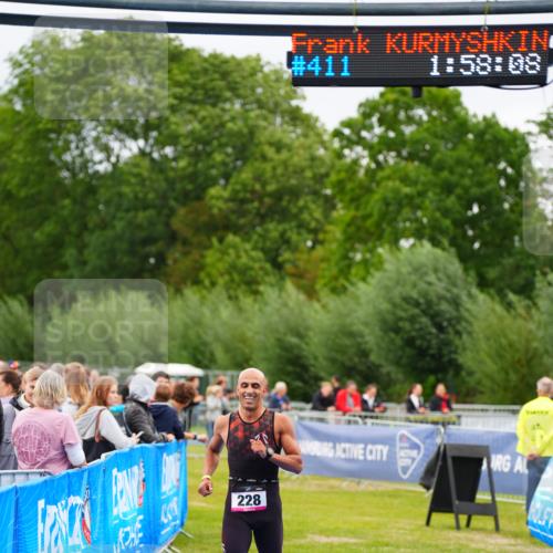 30.08.2026 - Elbe Triathlon Hamburg LAZAROV Photography http://msf.ph/oto/10030444 30.08.2026 10:18:14 Ziel 228 meine-sportfotos.de
