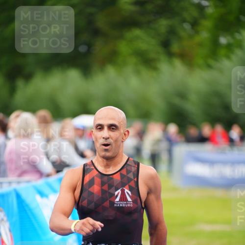 30.08.2026 - Elbe Triathlon Hamburg LAZAROV Photography http://msf.ph/oto/10030447 30.08.2026 10:18:17 Ziel 228 meine-sportfotos.de