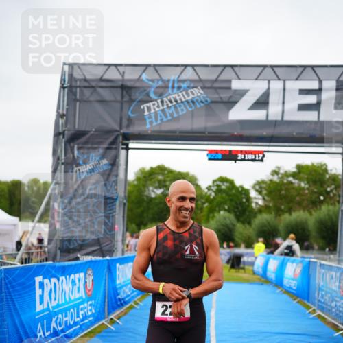 30.08.2026 - Elbe Triathlon Hamburg LAZAROV Photography http://msf.ph/oto/10030451 30.08.2026 10:18:20 Ziel  meine-sportfotos.de