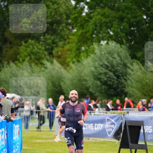 30.08.2026 - Elbe Triathlon Hamburg LAZAROV Photography http://msf.ph/oto/10030456 30.08.2026 10:18:53 Ziel 235 meine-sportfotos.de