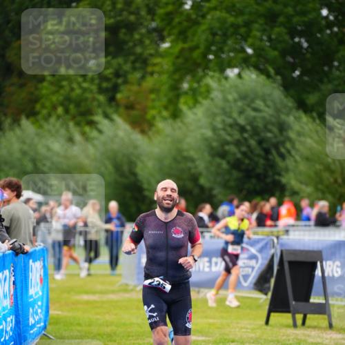 30.08.2026 - Elbe Triathlon Hamburg LAZAROV Photography http://msf.ph/oto/10030458 30.08.2026 10:18:54 Ziel 235 meine-sportfotos.de