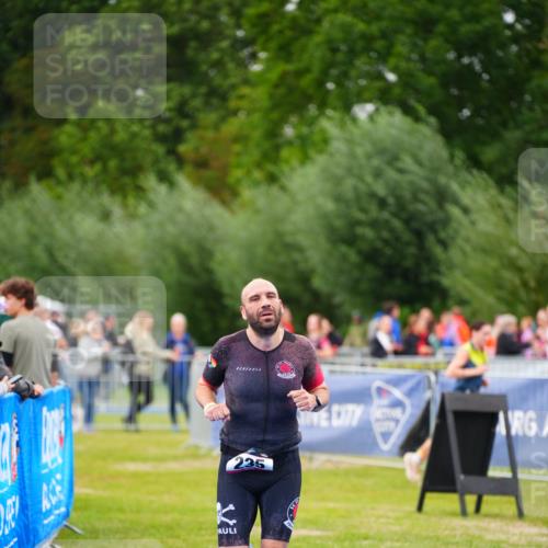 30.08.2026 - Elbe Triathlon Hamburg LAZAROV Photography http://msf.ph/oto/10030460 30.08.2026 10:18:54 Ziel 235 meine-sportfotos.de