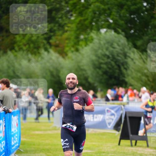 30.08.2026 - Elbe Triathlon Hamburg LAZAROV Photography http://msf.ph/oto/10030461 30.08.2026 10:18:54 Ziel 235 meine-sportfotos.de