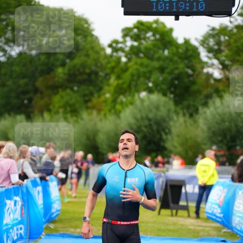 30.08.2026 - Elbe Triathlon Hamburg LAZAROV Photography http://msf.ph/oto/10030477 30.08.2026 10:19:11 Ziel 211 meine-sportfotos.de