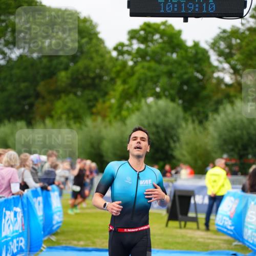30.08.2026 - Elbe Triathlon Hamburg LAZAROV Photography http://msf.ph/oto/10030478 30.08.2026 10:19:11 Ziel 211 meine-sportfotos.de