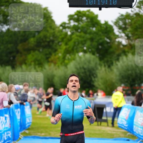 30.08.2026 - Elbe Triathlon Hamburg LAZAROV Photography http://msf.ph/oto/10030479 30.08.2026 10:19:11 Ziel 211 meine-sportfotos.de