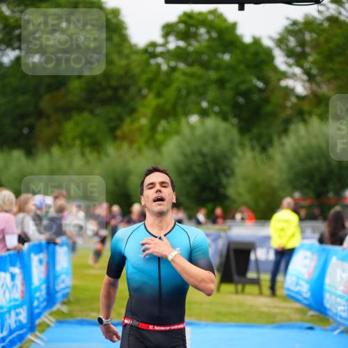 30.08.2026 - Elbe Triathlon Hamburg LAZAROV Photography http://msf.ph/oto/10030480 30.08.2026 10:19:12 Ziel 211 meine-sportfotos.de