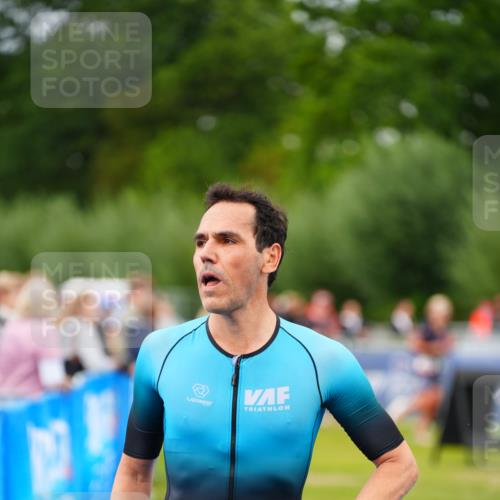 30.08.2026 - Elbe Triathlon Hamburg LAZAROV Photography http://msf.ph/oto/10030481 30.08.2026 10:19:13 Ziel 211 meine-sportfotos.de