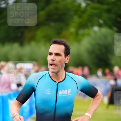 30.08.2026 - Elbe Triathlon Hamburg LAZAROV Photography http://msf.ph/oto/10030482 30.08.2026 10:19:13 Ziel 211 meine-sportfotos.de