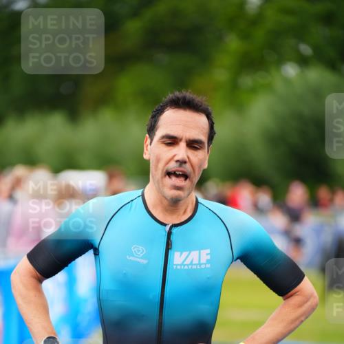30.08.2026 - Elbe Triathlon Hamburg LAZAROV Photography http://msf.ph/oto/10030484 30.08.2026 10:19:14 Ziel 211 meine-sportfotos.de