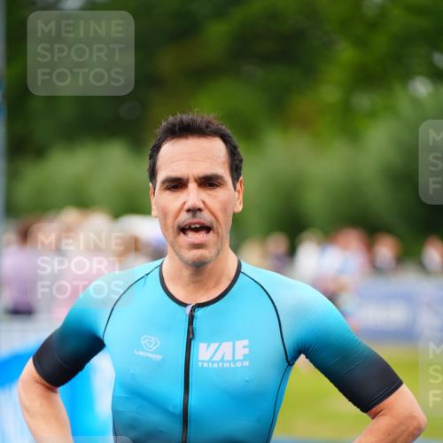 30.08.2026 - Elbe Triathlon Hamburg LAZAROV Photography http://msf.ph/oto/10030486 30.08.2026 10:19:14 Ziel 211 meine-sportfotos.de