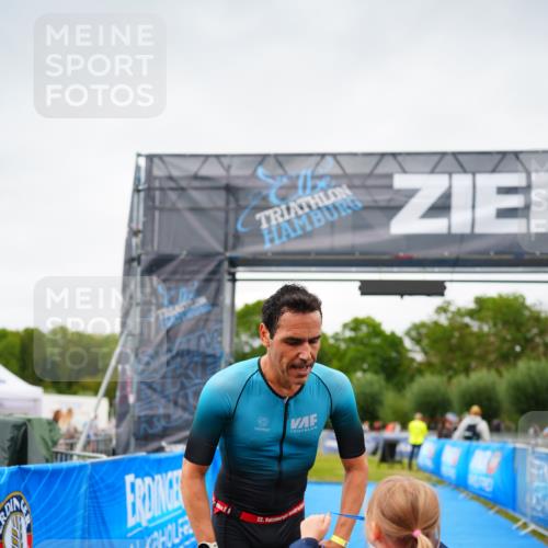 30.08.2026 - Elbe Triathlon Hamburg LAZAROV Photography http://msf.ph/oto/10030488 30.08.2026 10:19:17 Ziel  meine-sportfotos.de