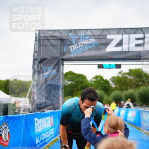 30.08.2026 - Elbe Triathlon Hamburg LAZAROV Photography http://msf.ph/oto/10030489 30.08.2026 10:19:17 Ziel  meine-sportfotos.de