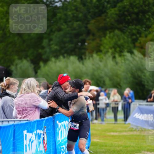 30.08.2026 - Elbe Triathlon Hamburg LAZAROV Photography http://msf.ph/oto/10030494 30.08.2026 10:20:04 Ziel 244 meine-sportfotos.de
