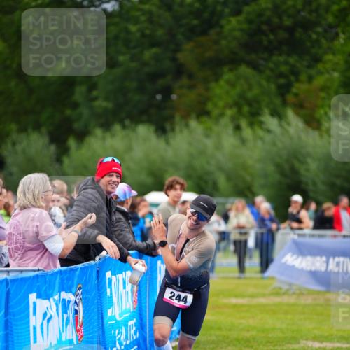 30.08.2026 - Elbe Triathlon Hamburg LAZAROV Photography http://msf.ph/oto/10030495 30.08.2026 10:20:04 Ziel 244 meine-sportfotos.de