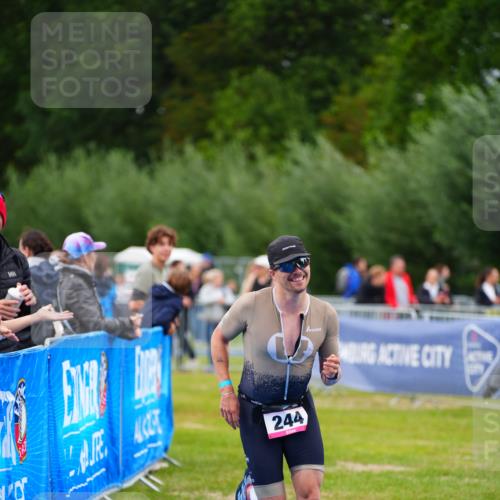 30.08.2026 - Elbe Triathlon Hamburg LAZAROV Photography http://msf.ph/oto/10030498 30.08.2026 10:20:05 Ziel 244 meine-sportfotos.de
