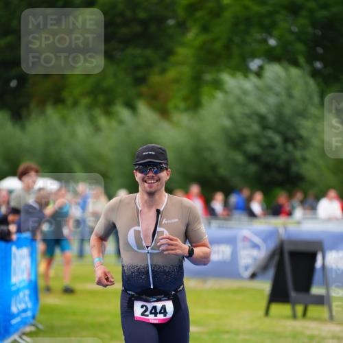 30.08.2026 - Elbe Triathlon Hamburg LAZAROV Photography http://msf.ph/oto/10030502 30.08.2026 10:20:06 Ziel 244 meine-sportfotos.de