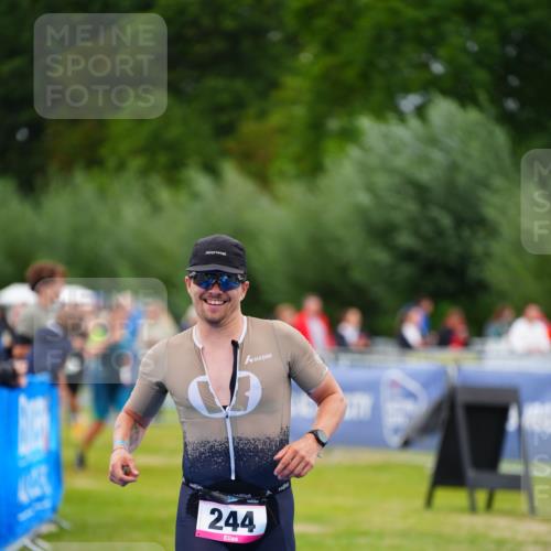 30.08.2026 - Elbe Triathlon Hamburg LAZAROV Photography http://msf.ph/oto/10030503 30.08.2026 10:20:06 Ziel 244 meine-sportfotos.de