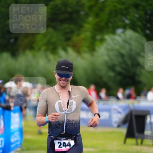 30.08.2026 - Elbe Triathlon Hamburg LAZAROV Photography http://msf.ph/oto/10030504 30.08.2026 10:20:06 Ziel 244 meine-sportfotos.de
