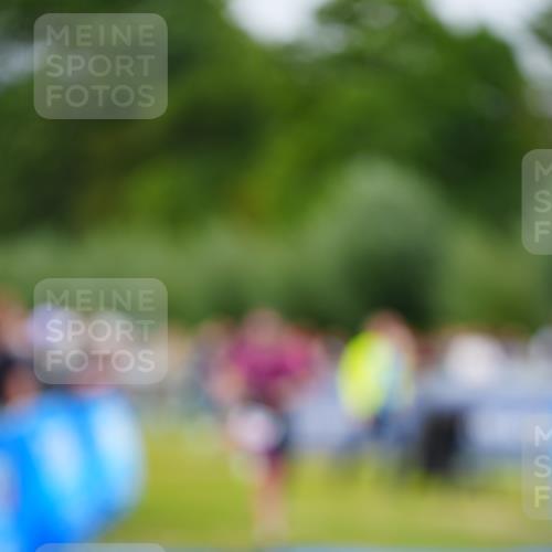 30.08.2026 - Elbe Triathlon Hamburg LAZAROV Photography http://msf.ph/oto/10030510 30.08.2026 10:20:55 Ziel 301 meine-sportfotos.de