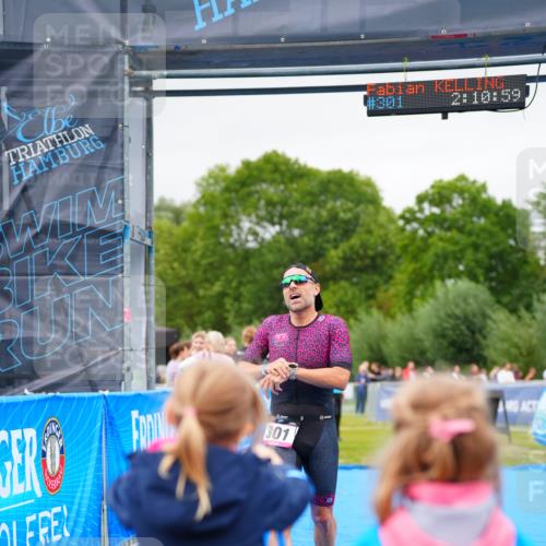 30.08.2026 - Elbe Triathlon Hamburg LAZAROV Photography http://msf.ph/oto/10030520 30.08.2026 10:20:59 Ziel 301 meine-sportfotos.de