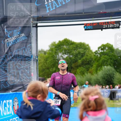 30.08.2026 - Elbe Triathlon Hamburg LAZAROV Photography http://msf.ph/oto/10030523 30.08.2026 10:21:00 Ziel 301 meine-sportfotos.de
