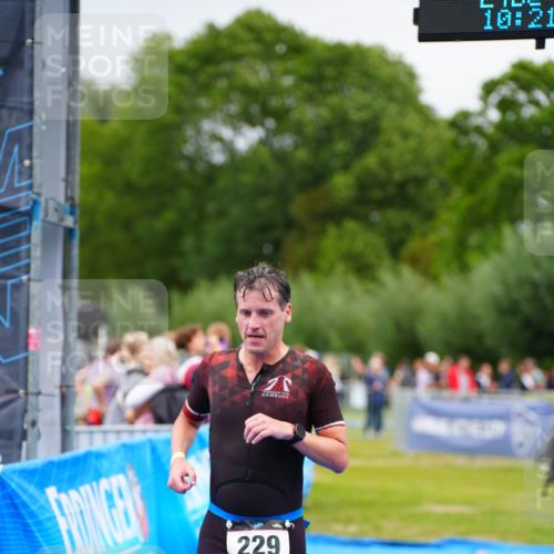 30.08.2026 - Elbe Triathlon Hamburg LAZAROV Photography http://msf.ph/oto/10030529 30.08.2026 10:21:11 Ziel 229 meine-sportfotos.de