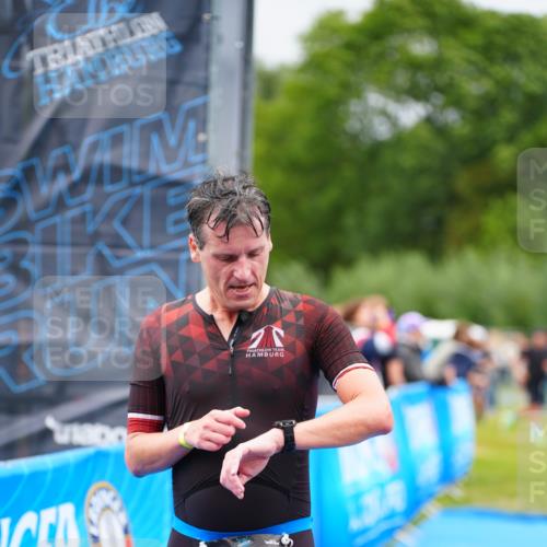 30.08.2026 - Elbe Triathlon Hamburg LAZAROV Photography http://msf.ph/oto/10030535 30.08.2026 10:21:12 Ziel 229 meine-sportfotos.de