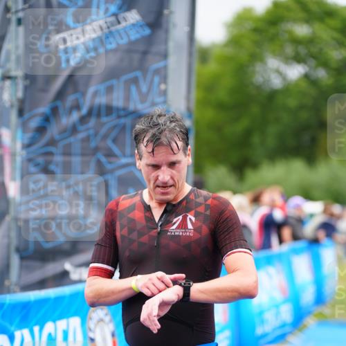 30.08.2026 - Elbe Triathlon Hamburg LAZAROV Photography http://msf.ph/oto/10030536 30.08.2026 10:21:12 Ziel 229 meine-sportfotos.de