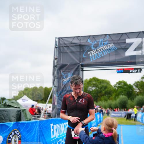 30.08.2026 - Elbe Triathlon Hamburg LAZAROV Photography http://msf.ph/oto/10030537 30.08.2026 10:21:14 Ziel  meine-sportfotos.de