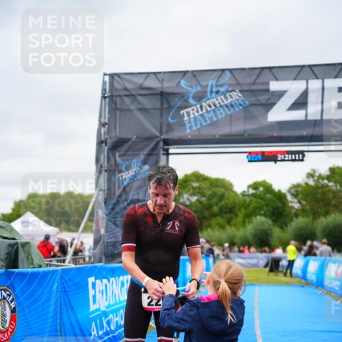 30.08.2026 - Elbe Triathlon Hamburg LAZAROV Photography http://msf.ph/oto/10030539 30.08.2026 10:21:15 Ziel  meine-sportfotos.de