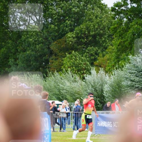 30.08.2026 - Elbe Triathlon Hamburg LAZAROV Photography http://msf.ph/oto/10030540 30.08.2026 10:21:32 Ziel  meine-sportfotos.de