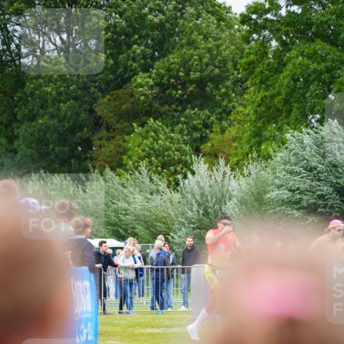 30.08.2026 - Elbe Triathlon Hamburg LAZAROV Photography http://msf.ph/oto/10030541 30.08.2026 10:21:32 Ziel  meine-sportfotos.de