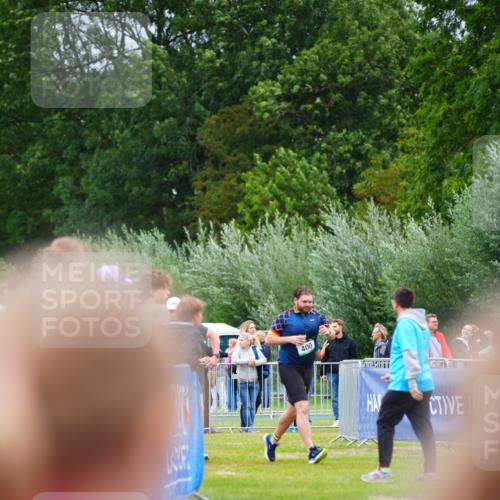 30.08.2026 - Elbe Triathlon Hamburg LAZAROV Photography http://msf.ph/oto/10030542 30.08.2026 10:21:34 Ziel  meine-sportfotos.de