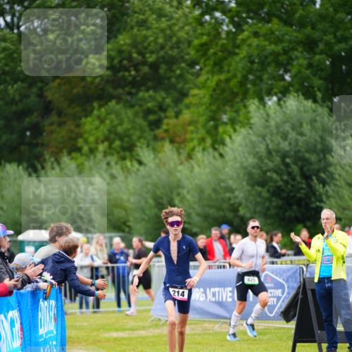 30.08.2026 - Elbe Triathlon Hamburg LAZAROV Photography http://msf.ph/oto/10030545 30.08.2026 10:21:57 Ziel 214 meine-sportfotos.de