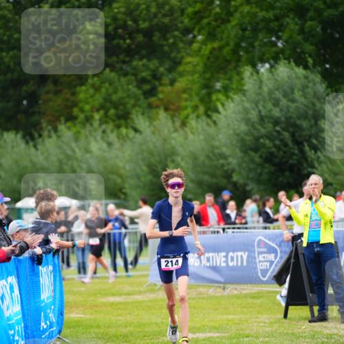 30.08.2026 - Elbe Triathlon Hamburg LAZAROV Photography http://msf.ph/oto/10030547 30.08.2026 10:21:58 Ziel 214 meine-sportfotos.de
